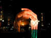 20002hands.JPG (27304 bytes)
